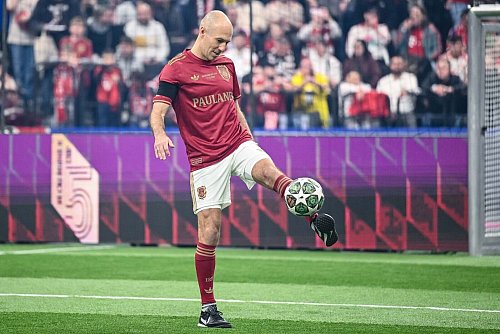Arjen Robben sieht die Vertragsverlängerung mit Joshua Kimmich als wichtig an. - © Harry Langer/dpa