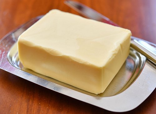Überdurchschnittliche Preissteigerung gab es zuletzt bei Butter (Archivbild) - © Patrick Pleul/dpa-Zentralbild/dpa