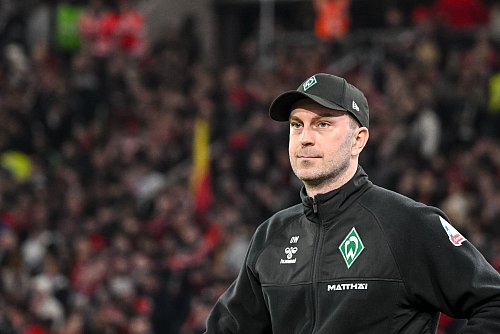 Coach Ole Werner kassierte mit Bremen die dritte Niederlage nacheinander. - © Harry Langer/dpa