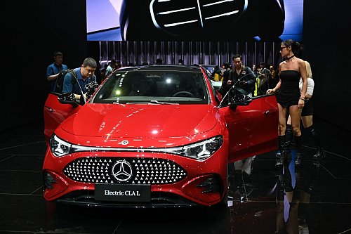 Mercedes will mit dem CLA seine Produktoffensive in China starten. - © Johannes Neudecker/dpa