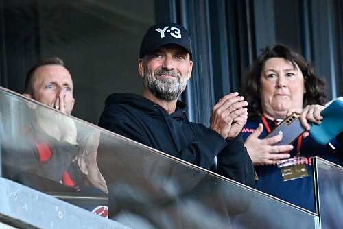 Jürgen Klopp war als Mainzer Edelfan beim Spiel gegen Bremen dabei. - © Uwe Anspach/dpa
