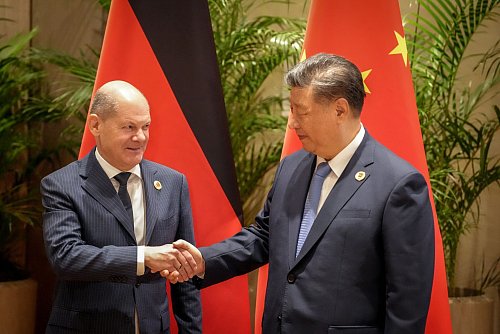 Bundeskanzler Scholz traf am Rande der G20-Gipfels mit Chinas Staatschef Xi zusammen. - © Kay Nietfeld/dpa