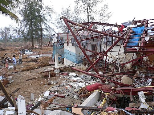 Nach dem Tsunami ist vom Haus von Frank «Franky» Wetzig in Khao Lak so gut wie nichts mehr übrig. (Archivbild) - © Frank Wetzig/dpa