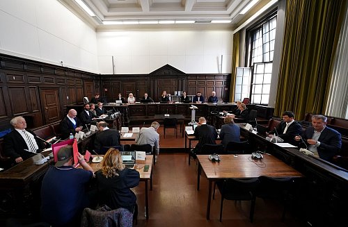 Möglicherweise muss Eugen Block auf dem Zeugenstuhl im Gerichtssaal Platz nehmen. (Archivbild) - © Marcus Brandt/dpa-Pool/dpa