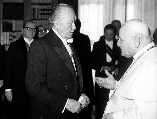 Papst Johannes XXIII. leitete mit dem Zweiten Vatikanischen Konzil eine Reform der katholischen Kirche ein (Archivbild). - © picture alliance / dpa