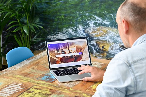 Wer flexibel bei den Reisedaten ist, hat nicht nur bei der kurzfristigen Ferienhaussuche bessere Aussichten. - © Jens Kalaene/dpa-Zentralbild/dpa-tmn