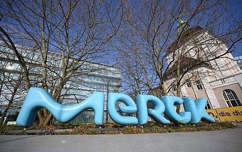 Der Pharmakonzern Merck stemmt eine Milliarden-Übernahme (Archivbild). - © Arne Dedert/dpa
