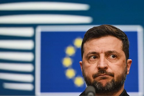 Der ukrainische Präsident Selenskyj war als Gast beim EU-Gipfel dabei. - © Harry Nakos/AP/dpa
