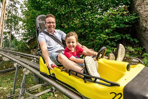 Der Frankenbob ist ein von zwei Sommerrodelbahnen am Erlebnisfelsen Pottenstein. - © Wiegand Erlebnisberge/Wiegand Erlebnisberge/dpa