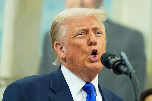 Trump kündigte Gespräche mit Vertretern der Filmindustrie an. - © Alex Brandon/AP/dpa