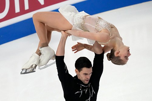 Minerva Hase und Nikita Wolodin sind die große Medaillenhoffnung der Deutschen Eislauf-Union bei der WM in den USA. - © Sergei Grits/AP/dpa