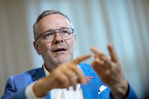 Die Handwerkerleistungen haben ihren Preis. - © Michael Kappeler/dpa