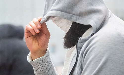 Abu Walaa wurde rechtskräftig zu zehneinhalb Jahren Haft verurteilt. (Archivbild) - © Julian Stratenschulte/dpa Pool/dpa