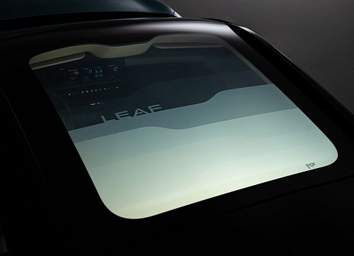 Es werde Licht! Und es ward Licht: Das Panoramadach lässt sich auf Knopfdruck aufhellen oder verdunkeln. - © David Shepherd/Nissan/dpa-tmn