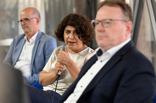Um einen der herausragenden Spitzenposten bei den nordrhein-westfälischen Kommunalwahlen bewirbt sich Landtagsvizepräsidentin Berivan Aymaz: Die Grüne tritt neben zahlreichen weiteren Kandidaten für den OB-Posten in Köln an. - © Roberto Pfeil/dpa