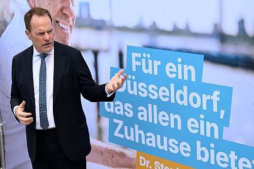 In der Landeshauptstadt stellt sich Düsseldorfs Oberbürgermeister Stephan Keller (CDU) mit ehrgeizigen Zielen zur Wiederwahl. (Archivbild) - © Roberto Pfeil/dpa