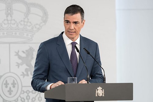 Sánchez blickt in eine ungewisse Zukunft. (Archivbild) - © Diego Radamés/EUROPA PRESS/dpa