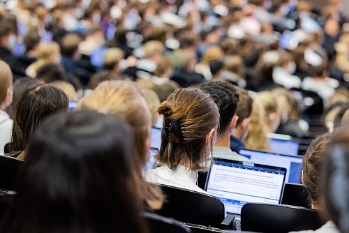 Für viele Studierende sind hohe Mieten in Uni-Städten ein Problem. (Symbolbild) - © Rolf Vennenbernd/dpa