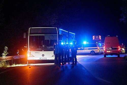 NRW-Innenminister kündigt höhere Polizeipräsenz bei Volksfesten an. - © Sascha Ditscher/dpa