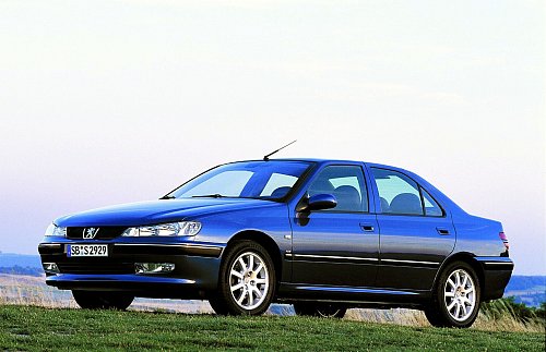 Finesse aus Frankreich: Eine gewisse Eleganz kann man dem Peugeot 406 wohl nicht in Abrede stellen. - © Peugeot/Stellantis/dpa-tmn