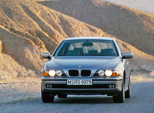 Klassische Limousine: Der 5er BMW der Baureihe E39 rangiert in der Gunst vieler Fans weiter oben als einige seiner Nachfolger. - © BMW AG/dpa-tmn