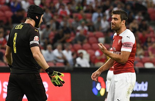 Der FC Arsenal wirbt auf seinen Ärmeln für Ruanda. - © Stefanus Ian/dpa