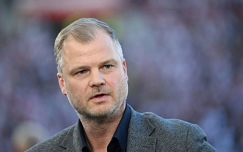 Sieht die Mannschaft für den Hexenkessel in Belgrad gut gerüstet: VfB-Sportvorstand Fabian Wohlgemuth. - © Marijan Murat/dpa