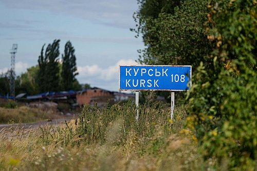 Schwere Kämpfe sind bei Kursk entbrannt. (Archivbild) - © Evgeniy Maloletka/AP/dpa