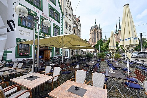 Die Gastronomen erleben schwierige Zeiten - weil viel Menschen in Deutschland sparen und nur zurückhaltend konsumieren. - © Martin Schutt/dpa