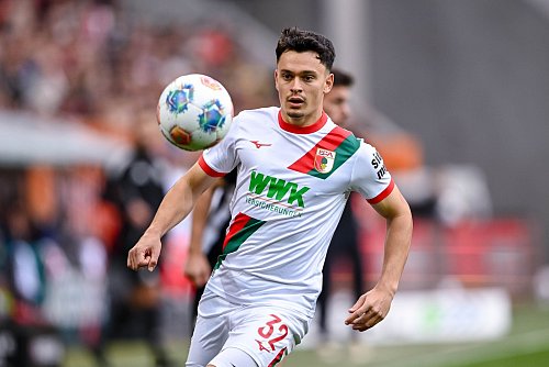 Offensivkraft Fabian Rieder ist weiter vom Augsburg Weg überzeugt. - © Harry Langer/dpa