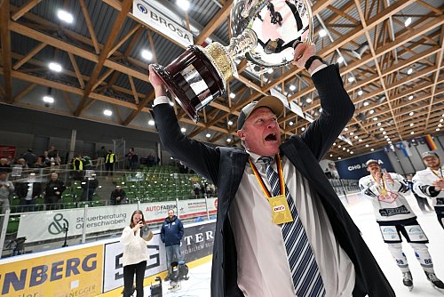 Der ehemalige Meistercoach Niklas Sundblad führte die Eislöwen erstmals in die DEL. - © Felix Kästle/dpa