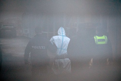 Der Beschuldigte ist in einem psychiatrischen Krankenhaus untergebracht. (Archivbild) - © Daniel Vogl/dpa