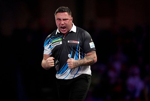 Spielte einst Rugby und glänzt nun am Board: Gerwyn Price. - © Bradley Collyer/PA Wire/dpa
