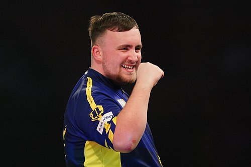 Luke Littler könnte der jüngste Weltmeister werden. - © Zac Goodwin/PA Wire/dpa
