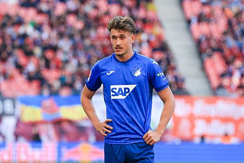 Der von Hoffenheim zum FC Bayern wechselnde Youngster Tom Bischof zählt erstmals zum DFB-Kader. - © Jan Woitas/dpa