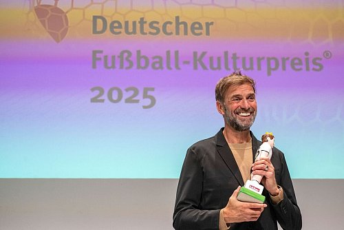 Jürgen Klopp wurde mit dem Walther-Bensemann-Preis ausgezeichnet. - © Pia Bayer/dpa