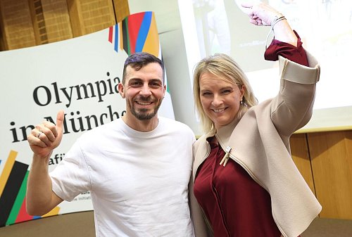 Kanute Sideris Tasiadis und Ex-Skirennfahrerin Hilde Gerg setzen auf Olympia in München. - © Karl-Josef Hildenbrand/dpa
