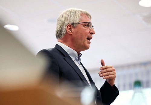 Hält ein leidenschaftliches Plädoyer: Jan Langrehr. - © Hannes P. Albert/dpa