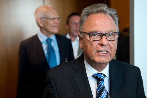 Der frühere Verfassungsgerichtspräsident Hans-Jürgen Papier hatte zuletzt den Vorsitz der Beratenden Kommission NS-Raubgut inne. (Archivbild) - © Bernd von Jutrczenka/dpa