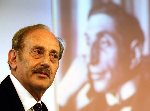 Die Flechtheim-Erben suchen nach weiteren Werken aus dem einstigen Besitz des Galeristen. (Archivbild) - © Roland Weihrauch/dpa