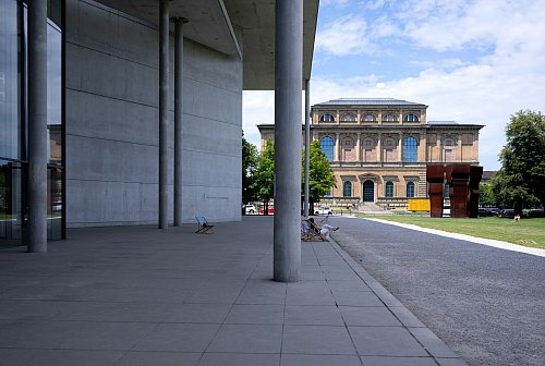 An den Bayerischen Staatsgemäldesammlungen mit den berühmten Pinakotheken wird auch über den Umgang mit NS-Raubkunst debattiert. (Archivbild) - © Sven Hoppe/dpa