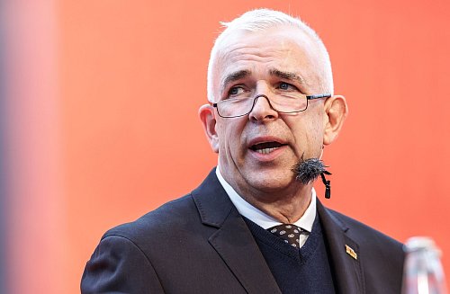 Er und das Präsidium wollen die Entscheidung des Sportgerichts nicht hinnehmen. - © Andreas Gora/dpa
