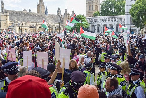 Teilweise soll es zu aggressivem Verhalten gegenüber Polizisten gekommen sein. - © Vuk Valcic/ZUMA Press Wire/dpa