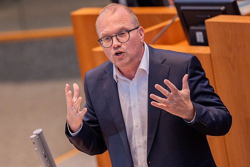 SPD-Oppositionsführer Jochen Ott wirft der schwarz-grünen NRW-Landesregierung Heuchelei vor. - © Rolf Vennenbernd/dpa