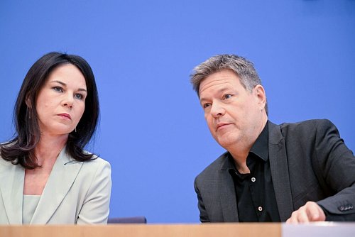 Ob er sein Bundestagsmandat wahrnehmen will, ließ Habeck zunächst offen. - © Sören Stache/dpa