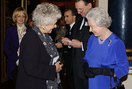In Großbritannien wurde sie zur "Dame" ernannt. - © Fiona Hanson/PA Wire/dpa