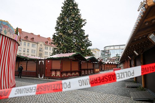 Die Gassen auf dem Markt wurden abgesperrt. - © Jan Woitas/dpa