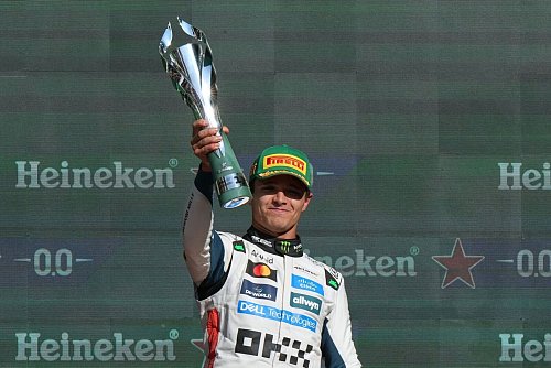 Mit einem Punkt Vorsprung der neue WM-Führende: Lando Norris - © Fernando Llano/AP/dpa