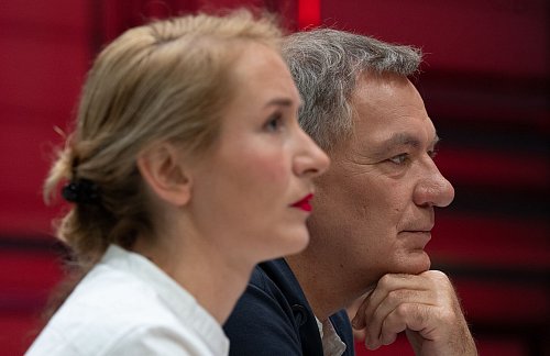 Ines Schwerdtner und Jan van Aken wollen die Linke aus der Krise führen. - © Hendrik Schmidt/dpa