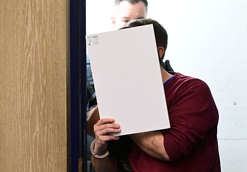 Das Gericht muss klären, ob der Angeklagte der Todesfahrt von Mannheim schuldfähig ist. - © Bernd Weißbrod/dpa